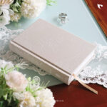 Holy Bible: New International Version, Bride's Bible, Cream, Cloth over Board, Red Letter, Comfort Print