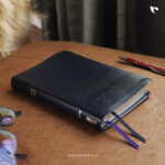 Holy Bible: New International Version, Navy, Bonded Leather, Thinline, Red Letter