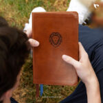 NKJV, Thinline Bible Youth Edition, Leathersoft, Brown, Red Letter, Comfort Print: Holy Bible, New King James Version (Imitation Leather)